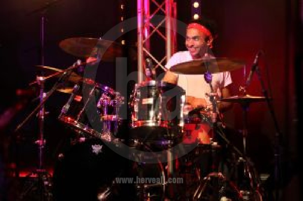 Saleem Raman (drums) with Kaidi Tatham live band