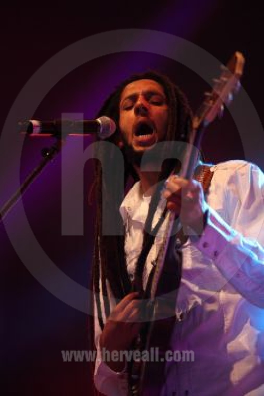 Julian Marley with guitar