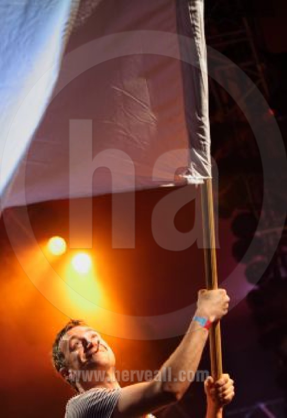 Damon Albarn with Flag 04